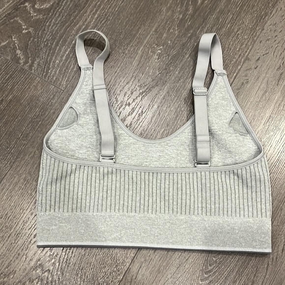 Calvin Klein sports bra size M - Picture 2 of 2